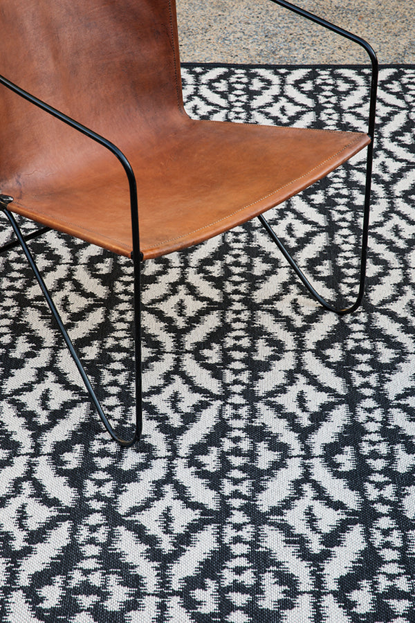 BATIK BLACK